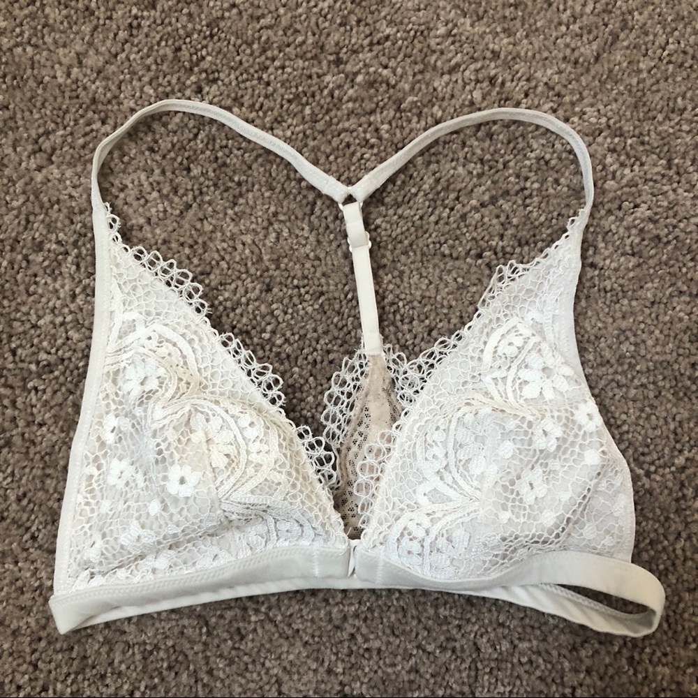 VICTORIA’S SECRET WHITE LACE PADDED BRALETTE XS